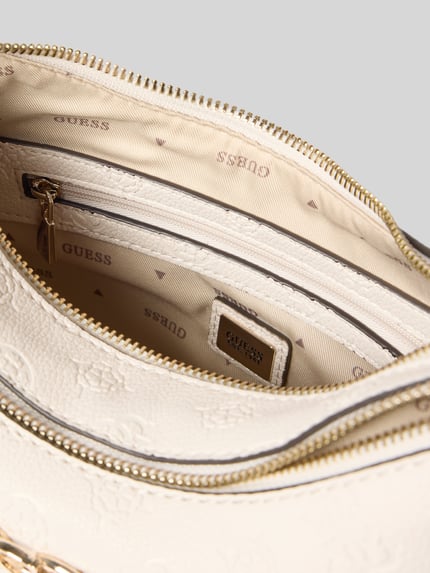 Produktfoto, Shoulder Bag in Leder-Optik mit Logo-Detail Modell 'Anise' von Guess, geteiltes Hauptfach mit Reißverschluss, Innenfutter mit Markenlogo, Beige- und Goldtöne, Textur mit erhabenen Logos, Maße: 30 cm Breite, 19 cm Länge, 8 cm Tiefe, Länge Schulterriemen 52 cm