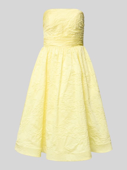 Produktfoto, Minikleid mit floralem Allover-Stitching von Hey Kyla in Gelb, taillierte und ausgestellte Passform, strukturierte Textur, schulterfrei
