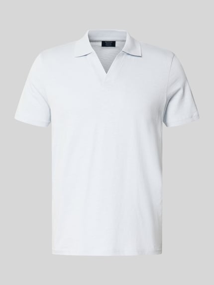 Produktfoto, Slim Fit Poloshirt mit V-Ausschnitt von MCNEAL, biała bawełna, krój slim fit, kołnierzyk polo, dekolt w serek, długość tyłu w rozmiarze M 68 cm