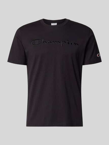 Produktfoto, T-Shirt mit Label-Stitching mit Rundhalsausschnitt von CHAMPION, schwarze Reine Baumwolle, Regular-Fit, Rückenlänge 68 cm bei Größe M.