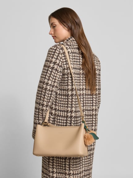 Seidenfelt Handtasche mit Anhänger Modell 'Lyby' Beige 1