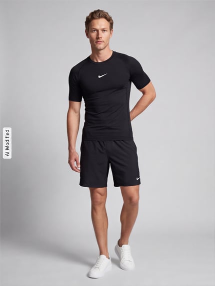 Nike Training Szorty sportowe o kroju regular fit z nadrukiem z logo Czarny 1