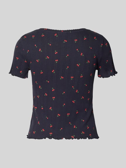 Vrouwenmodel draagt pyjamabovendeel met pointellemotief, recht model van puur katoen, geschulpte zoom, Jake*s Casual, rugaanzicht