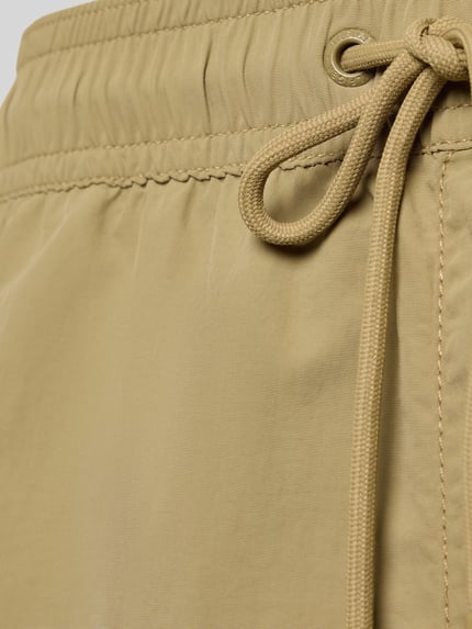 Produktfoto, Regular Fit Badehose mit Logo Stitching von Tommy Hilfiger, efekt: jednolity kolor, krój regular fit, tunel, wpuszczane kieszenie z przodu, nakładana kieszeń z tyłu