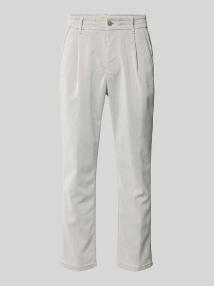 Produktfoto, Regular Fit Hose mit Bundfalten Modell 'CHASY' von Drykorn, hellgrauer Lyocell-Baumwoll-Mix mit Stretch-Anteil, schmale Form.