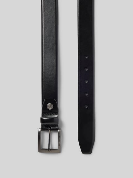 Productfoto, Ledergürtel aus echtem Leder van ROY ROBSON in klassiek model met eckige doornsluiting van metaal en label in reliëf, Breedte maat 95: 3 cm, zwart leer, glad oppervlak