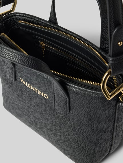 Produktfoto, schwarze Umhängetasche mit Label-Schriftzug Modell 'THAOE RE' von Valentino Bags, goldene Details, strukturierte Oberfläche, Damen Umhängetasche