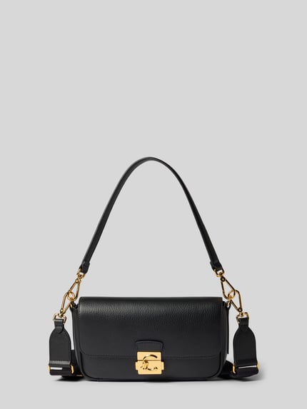 Produktfoto, Shoulder Bag mit Logo-Detail von Coccinelle in Schwarz, strukturierte Oberfläche, goldene Metallelemente, abnehmbarer Schulterriemen, 28x16x6 cm, Innenfach mit Reißverschluss