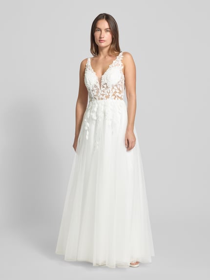 Kobiecy model nosi Regular Fit Brautkleid mit floralem Spitzenbesatz od Luxuar, biała a-linia, tiul, koronkowe detale, widok z przodu, całe ciało.