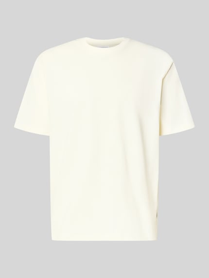 Produktfoto, Oversized T-Shirt mit Rundhalsausschnitt von Lindbergh in Creme, reine Baumwolle, schlichte Form, glatte Textur, Herrenmodell