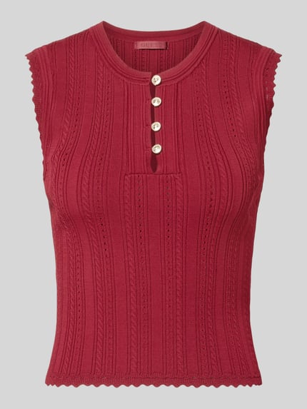 Produktfoto, Stricktop in Pointelle-Strick mit kurzer Knopfleiste von GUESS in Rot, Viskose-Mix, feine Struktur, körpernaher Schnitt