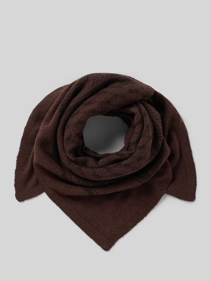 Produktfoto, brauner Schal mit weicher Textur und leicht gemusterter Oberfläche, Schal aus Viskose-Mix mit Woll-Anteil Model 'NOVIS' von PIECES, Damen Schal