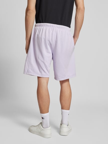 Champion Bermudy o kroju regular fit z wyhaftowanym logo Jasnofioletowy 5