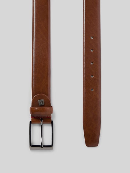 Produktfoto, Gürtel mit Label-Detail von Pierre Cardin aus Echtleder in Braun, klassische Passform, Dornschließe, Breite 125 cm bei Größe 110
