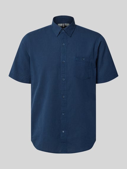 Produktfoto, Regular Fit T-Shirt aus Baumwoll-Mix von Lerros in Dunkelblau mit Rundhalsausschnitt und Label-Detail, glatte Struktur. Rückenlänge 68 cm, Schulterbreite 43 cm, Ärmellänge 22 cm bei Größe M.