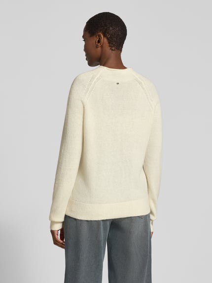 Männermodel trägt Regular Fit Pullover aus Alpaka-Woll-Mix Modell 'Fesperanasy' von BOSS Orange, feinstrick, kremowy, Ganzkörperansicht Rückansicht