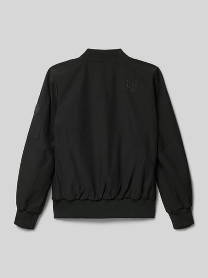 Jongen draagt Regular Fit Jacke mit Stehkragen Modell 'Barnsley' van CARS JEANS, elastische materiaalmix, logodetail, ganzkörperansicht rückansicht