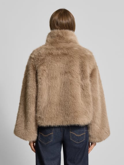 My Essential Wardrobe Jacke aus Kunstfell mit Stehkragen Modell 'Alexa' Beige 5