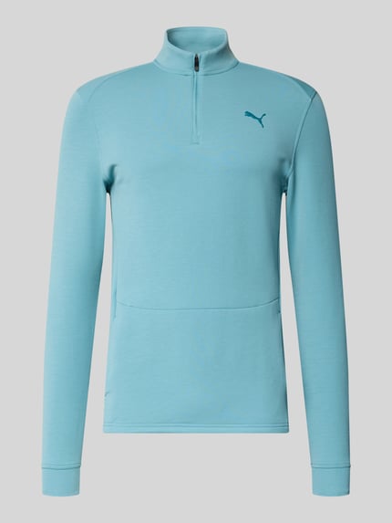 Produktfoto, Sweatshirt mit Label-Detail Modell 'CLOUDSPUN' von PUMA PERFORMANCE, elastyczna mieszanka materiałów z dodatkiem lyocellu, prosty krój, kołnierz zapinany, detal z logo, długość tyłu w rozmiarze M 74 cm, długość rękawów w rozmiarze M 74 cm, kolor jasnoniebieski, gładka tekstura
