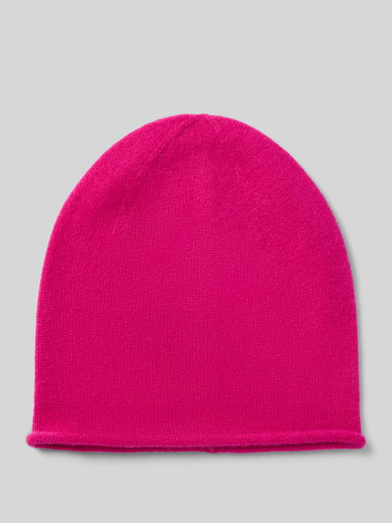 Produktfoto, Mütze aus reinem Kaschmir von Christian Berg Woman in leuchtendem Pink, Strick-Optik, Rollsaum und Ziernaht, glatt-texturiert.