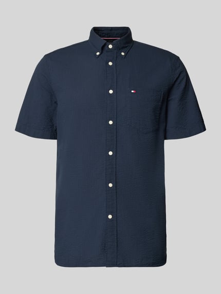 Produktfoto, Regular Fit Freizeithemd aus reiner Baumwolle von Tommy Hilfiger in Dunkelblau, unifarben, strukturierte Crinkle-Optik, Brusttasche, Logo-Stitching