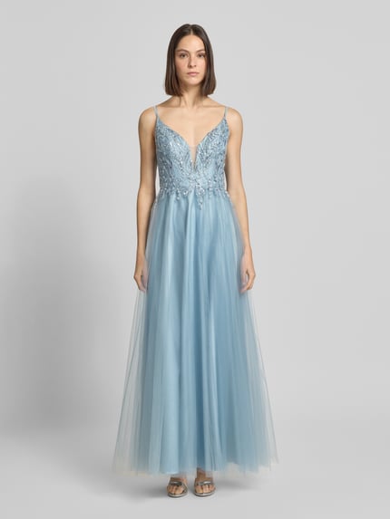 Vrouwenmodel draagt Abendkleid aus Tüll met stitchings van Laona, lichtblauw, a-lijn, maxi-jurk, v-hals, ruglengte 152 cm, bustewijdte 34 cm, voorkant hele lichaamsopname