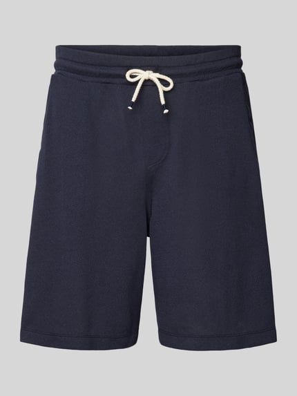 Regular Fit Shorts mit Streifenmuster Modell 'Fede Win' Shop The Look MANNEQUINE