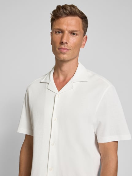 Christian Berg Men Koszula casualowa o kroju regular fit z kołnierzem z połami Złamany biały 3