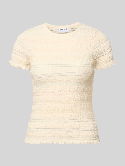 Produktfoto, T-Shirt mit Smok-Details und Muschelsaum von Jake*s Casual, cremefarben, strukturierte Oberfläche, Baumwoll-Mix mit Stretch-Anteil, Körpernaher-Schnitt, Rundhalsausschnitt, Rückenlänge bei Größe S 52 cm.