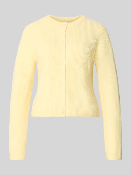 Produktfoto, gelbe Strickjacke mit Woll-Anteil Modell 'SILLY' von PIECES, gerippte Textur, schlichte Knopfleiste, Damen Strickjacke