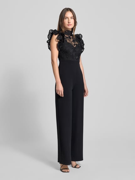 Vrouwenmodel draagt Regular Fit Jumpsuit met florale kanten details van Lipsy, zwarte kleur, semi-transparant, full-body vooraanzicht.