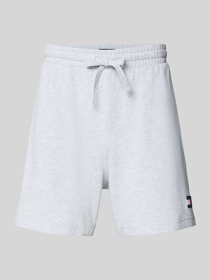 Tommy Jeans Regular Fit Sweatshorts aus Baumwoll-Mix Hellgrau Melange 2