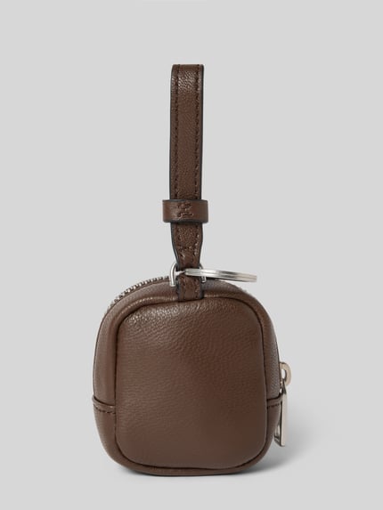 Productfoto, Keyring Pouch mit Rundum-Reißverschluss van LIEBESKIND BERLIN in bruine lederlook met labelprint en verstelbare hanger.