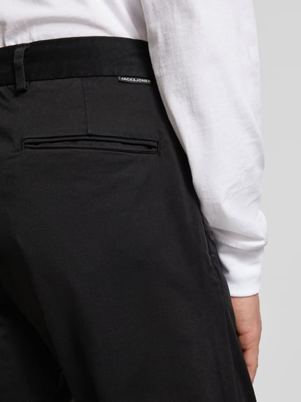 JACK & JONES Chinosy o kroju relaxed fit ze szlufkami na pasek model ‘KANE’ Czarny 3