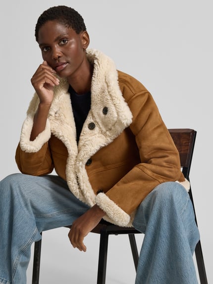 s.Oliver RED LABEL Regular Fit Wendejacke in Lederoptik mit Stehkragen Camel 3