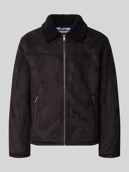 Produktfoto, Jacke in Leder-Optik mit Reißverschlusstaschen von REVIEW in Schwarz, Umlegekragen, Regular Fit, sichtbare Textur