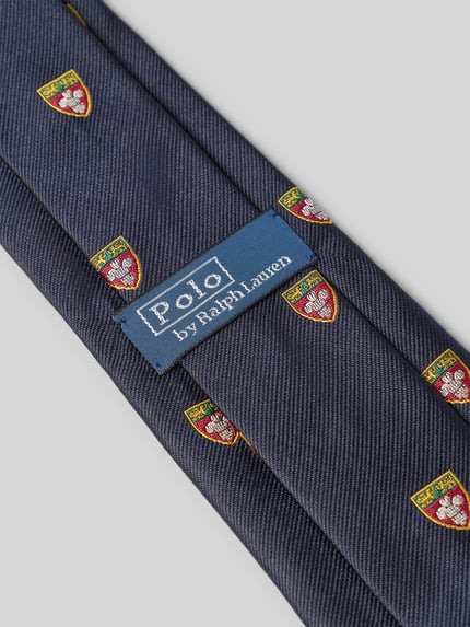 Produktfoto, Krawatte aus reiner Seide von Polo Ralph Lauren in Dunkelblau mit strukturiertem Stoff und kleinen Wappenmustern.
