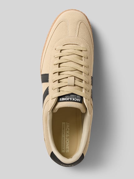 Produktfoto, Sneaker mit Logo-Prägung Modell 'Kirk' von JACK & JONES in Beige mit Schnürverschluss, abgerundeter Passform und profilierter Sohle, Herren, Absatzhöhe 3 cm, Schafthöhe 8 cm, Schaftweite 7 cm.