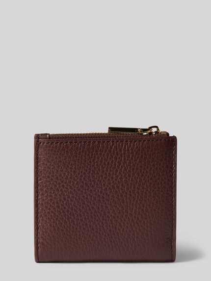 Produktfoto, Portemonnaie mit Label-Prägung von Coccinelle aus braunem Leder mit Strukturmuster und goldfarbenem Reißverschluss, Damen Portemonnaie.