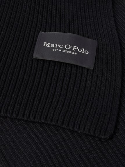 Produktfoto, czarny szal aus reiner Baumwolle von Marc O'Polo, widoczna struktura prążków, kontekst: Herren Schal von Marc O'Polo