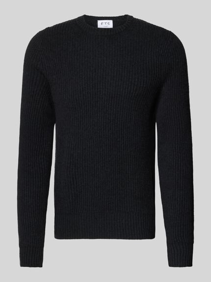 Produktfoto, Strickpullover aus Kaschmir mit Rundhalsausschnitt von FTC Cashmere, prosty krój, gruby ścieg, czarny, długość tyłu 68 cm, długość rękawów 72 cm