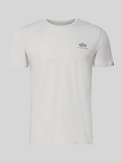 Productfoto, T-Shirt met label-details Modell 'BASIC' van Pegador, rechte fit, katoen, ronde hals, lengte achterzijde maat M 67 cm, wit