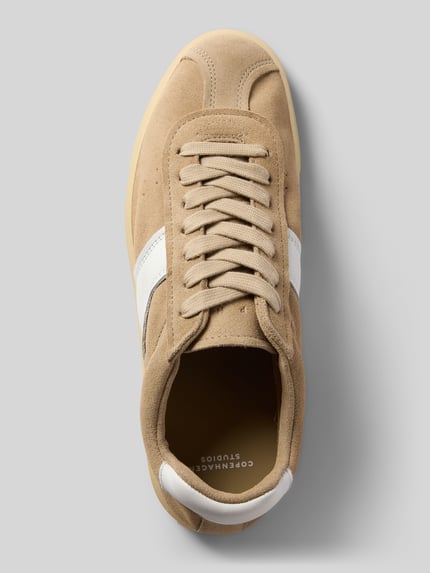 Produktfoto, Sneaker aus Leder mit Schnürung Modell 'CPH98' von Copenhagen, dames sneaker van echt leer, afgeronde punt, vetersluiting, maat 40, hakhoogte 2 cm, schachthoogte 7 cm, schachtbreedte 8 cm, beige tinten, glad leer en suède textuur, witte leren delen