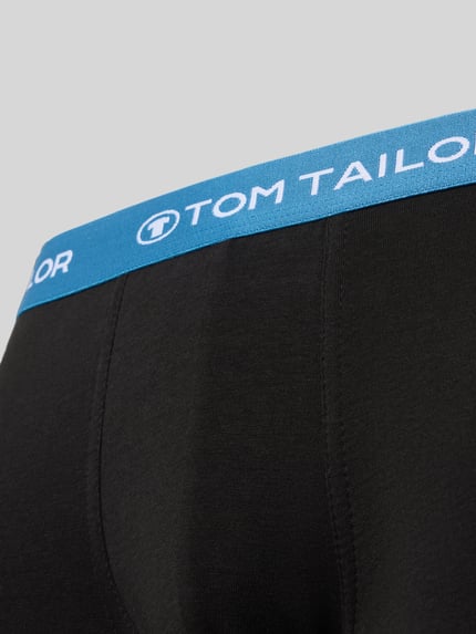 Produktfoto, Pants mit elastischem Logo-Bund im 3er-Pack von TOM TAILOR, schwarze Jersey-Trunks mit blauem elastischem Bund, Strukturmuster, Logo-Schriftzug am Bund, Nahaufnahme Oberkörperbereich.