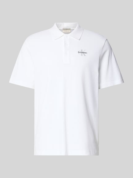 Produktfoto, Easy Fit Poloshirt mit Polokragen von Calvin Klein Jeans in Weiß, reine Baumwolle, Label-Stitching, Rückenlänge 71 cm bei Größe M.