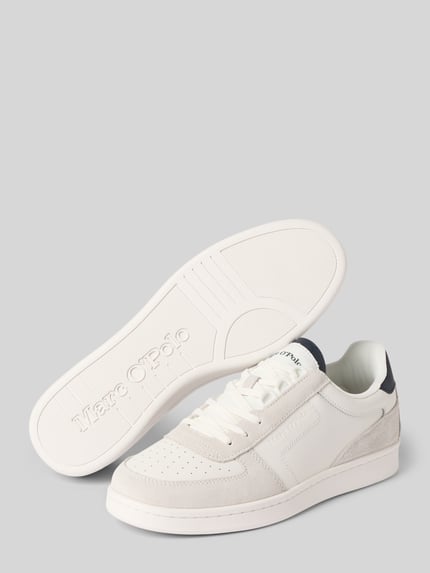 Produktfoto, Low Top Sneaker aus echtem Rindsleder von Marc O’Polo in Unifarbe mit abgerundeter Spitze, flacher Sohle und Logo-Prägung, Glattleder mit leicht profilierter Sohle