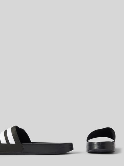 adidas Sportswear Klapki z detalami z logo model ‘ADILETTE SHOWER’ Czarny 2