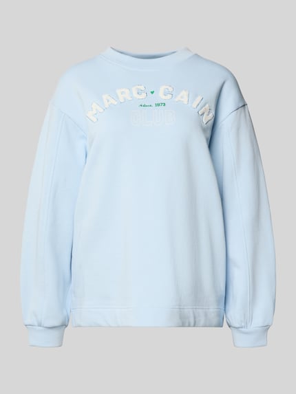 Produktfoto, Relaxed Fit Sweatshirt mit Logo-Detail von Marc Cain aus hellblauem Baumwoll-Mix mit Rundhalsausschnitt und elastischen Ärmelabschlüssen