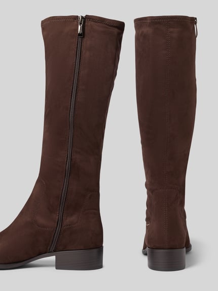 Produktfoto, Stiefel mit spitzer Kappe von Tamaris in Dunkelbraun, unifarben, strukturierte Oberfläche, Blockabsatz, Gummisohle, Reißverschluss, sichtbare Nähte