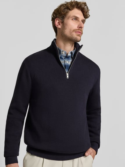 Mannenmodel draagt Slim Fit Pullover uit puur katoen Model 'MILANO' van JACK & JONES premium, tricotlook, donkerblauw, Ganzkörperansicht von vorne